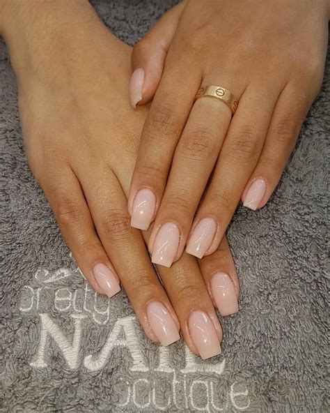 short nude nails